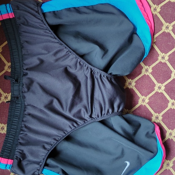 SOLD - Nike women’s size small dri-fit running Black, pink and Blue shorts - Picture 8 of 10